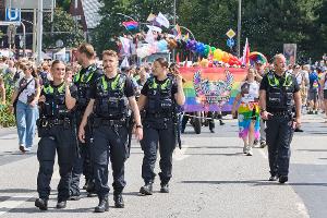 Die Hamburger Polizei spricht von einer friedlichen und ausgelassenen Stimmung bei der Demonstration zum Christopher Street Day.
