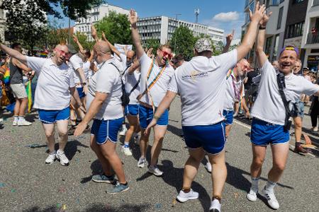 Tanzen auf der Pride Parade in Hamburg