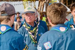 Carl Gustaf trägt Pfadfinder-Kluft: "Schaut mich an!"