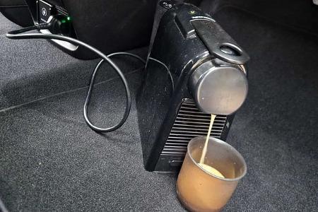 Hyundai Inster Strom eim Car-Camping für Kaffeemaschine
