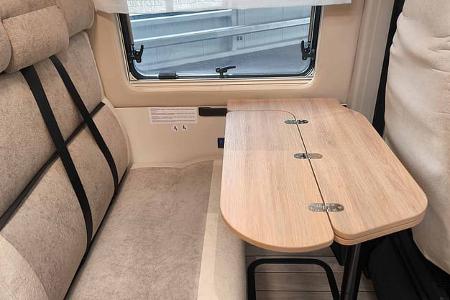 Forster Vantasy V 636 EB (2027), Sitzgruppe, Klapptisch offen