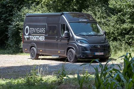 Dunke und edel wirkt der Etrusco CV 640 PB+ auf Basis des Fiat Ducato.