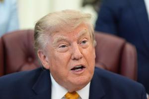Trump spricht von einer "letzten Chance" für den Iran. 