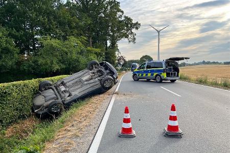 Der Fahrer erlitt Verletzungen und kam in ein Krankenhaus.