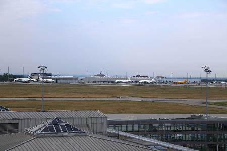 Am Flughafen Leipzig/Halle hat die Polizei eine verdächtige Drohne sichergestellt.