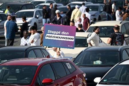 Die Mietwagenplattformen halten Mindestpreise für nicht rechtens - es laufen verschiedene Klagen. (Archivbild)