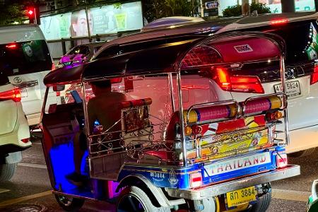Tuk-Tuks gehören seit Jahrzehnten zum Stadtbild in Thailand.