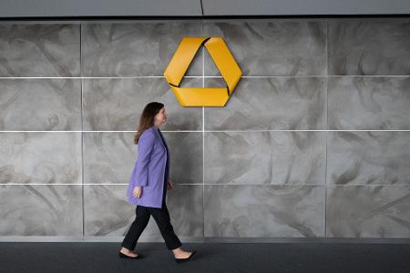 Wollte die Eigenständigkeit der Commerzbank retten und sucht nun das Gespräch mit der Großaktionärin Unicredit für eine gemeinsame Lösung: Commerzbank-Chefin Bettina Orlopp. (Archivbild)