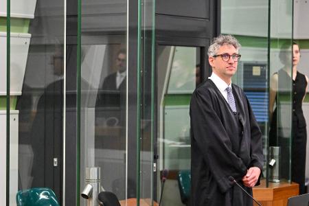 Der Verteidiger Jochen Schöfthaler vor Prozessbeginn. 