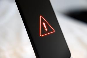 Smartphones im Kühlschrank: Influencer geben schädliche Hardwaretipps