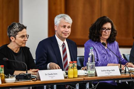Extremes Niedrigwasser: Wie ist die Lage und was ist zu tun? Darüber hat in Bonn der neue Bundesverkehrsminister Bilger bei einem 