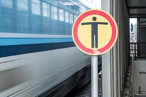 Symbolbild der Bundespolizei, vom Bahnbetrieb gehen Gefahren aus