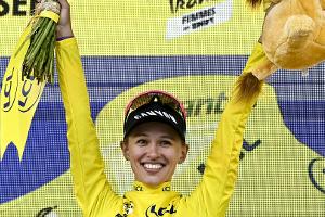Niewiadoma fährt am Mont Ventoux ins Gelbe Trikot