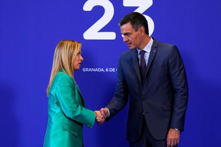 Spaniens linke Regierung von Ministerpräsident Pedro Sánchez hat nun ihrerseits Grenzkontrollen zu Italien angeordnet. Italien hatte zuvor ein Ultimatum Spaniens zurückgewiesen, die wegen der Ceuta-Krise angeordneten Grenzkontrollen zu beenden. (Archivbild)