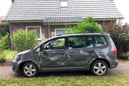 schwer beschädigter VW-Touran