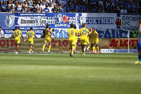 Braunschweig nach Kantersieg in Magdeburg an der Spitze