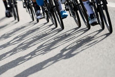 Vier Radfahrer sind bei dem Vorfall in Italien zum Teil schwer verletzt worden. (Symbolfoto)