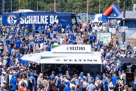 100.000 Fans: Schalke schwört sich auf neue Saison ein