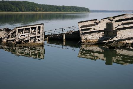 In der flachen Donau werden bei Prahovo in Serbien die Wracks von Nazi-Kriegsschiffen sichtbar.