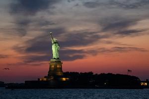 Unglück im New Yorker Hafen: Frau und Kind sterben, nachdem ihr Boot kentert. (Archivbild)