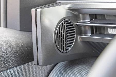 Detailaufnahme eines Lüftungsauslasses im Innenraum eines Citroen C5 Aircross Hybrid. Die Aufnahme zeigt die Lüftungsdüse und angrenzende Armaturenbrettbereiche.