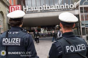 Das anhängende Symbolbild kann zu redaktionellen Zwecken mit dem Zusatz "Bundespolizei" im Zusammenhang mit dieser Pressemitteilung verwendet werden.