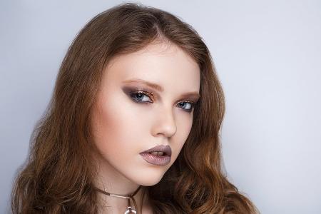 Kühl statt sonnengeküsst: So sieht das Make-up im Sommer 2026 aus