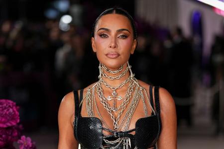 Auf einem Grundstück der Unternehmerin Kim Kardashian wurde ein mutmaßlicher Einbrecher festgenommen. (Archivbild) 