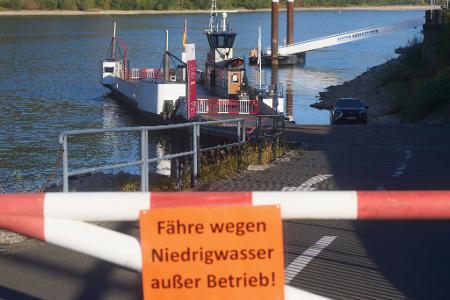 Geschlossener Fährbetrieb am Rhein