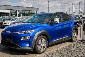 Gebrauchtes Elektroauto bei einem Autohändler