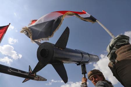 Für die Huthi bestimmte Waffen aus dem Iran sollen Beobachtern zufolge über den Seeweg in den Jemen geschmuggelt werden. (Archivbild)