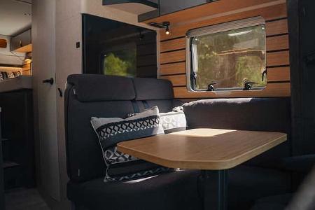 Hymer ML-T Xperience Teilintegrierter von Innen an der Sitzgruppe
