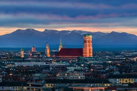 Skyline von München im Sonnenuntergang