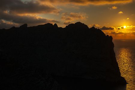 Küste von Mallorca im Sonnenuntergang