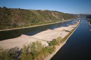 Das Niedrigwasser am Rhein macht sich auch an den Tankstellen bemerkbar.