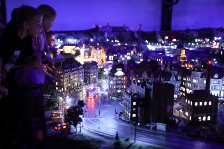 Eine Besonderheit der größten Modelleisenbahnanlage der Welt ist die Tag-Nacht-Beleuchtung. 