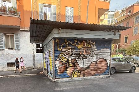  In Italien gibt es nach Schätzungen noch zwischen vier und acht Millionen Rollläden.