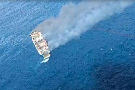Die Passagiere und Crew sind laut Behördenangaben in Sicherheit.
