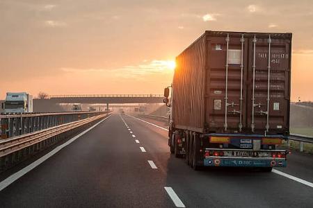Lastwagen Lkw Container Auflieger Sonnenuntergang Autobahn