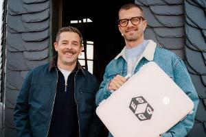 Joko und Klaas verteilen wieder 100.000 Euro im Quiz-Zelt