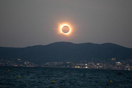 Verdeckte Sonne über Mallorca während der totalen Sonnenfinsternis.