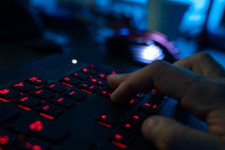 Tech-Unternehmen spielen bereits eine zentrale Rolle beim Vorgehen gegen Online-Kriminalität. (Symbolbild)