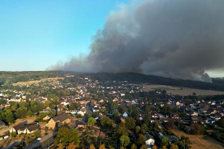 Waldbrand im Hürtgenwald: Ortsteil Gey evakuiert