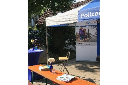 Infostand des Verkehrskommissariats Verkehrsunfallprävention und Opferschutz