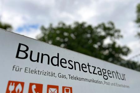 Die Deutsche Bahn geht gerichtlich gegen einen Beschluss der Bundesnetzagentur vor, mit dem der Wettbewerb im Fernverkehr gestärkt werden soll. (Symbolbild)