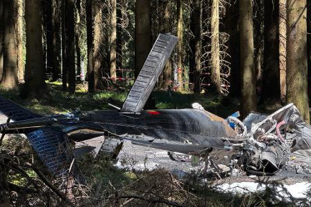 Der Pilot des abgestürzten Hubschrauber starb noch an der Unfallstelle. 