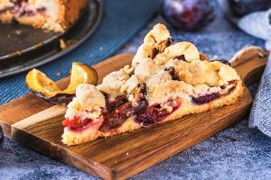 Klassischer Zwetschgenkuchen mit Streuseln