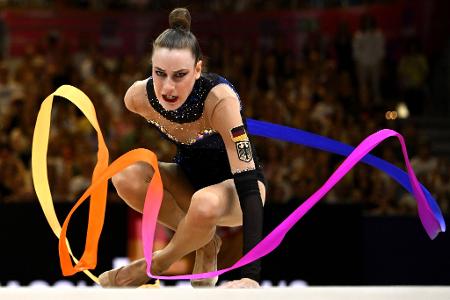 Darja Varfolomeev führt ihre Kür bei der Weltmeisterschaft der Rhythmischen Sportgymnastik auf.