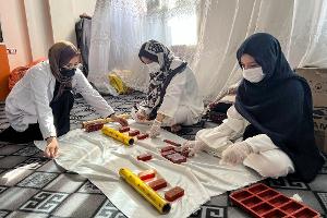 In der Seifen-Manufaktur von Rukia Resai arbeiten fast nur Frauen.
