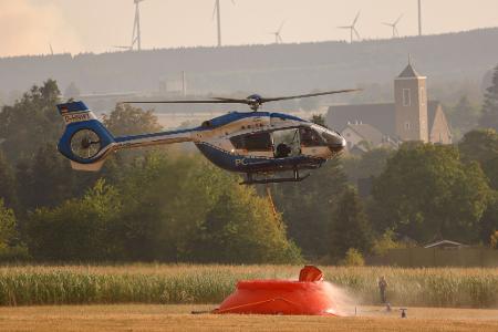 Bei Tageslicht sollen die Löschhubschrauber wieder fliegen.